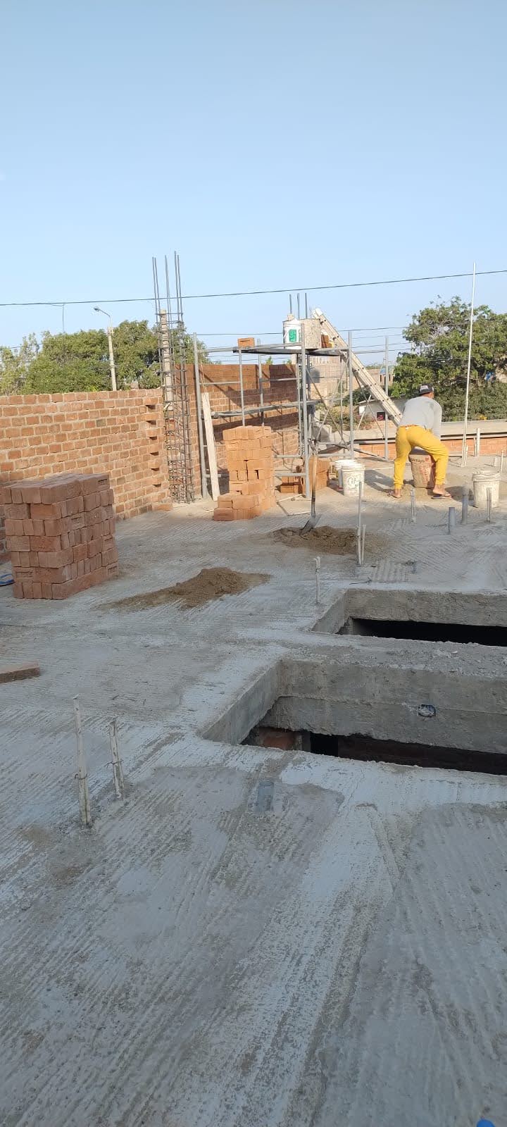 Construcción de muro de ladrillo en obra civil ACERCON