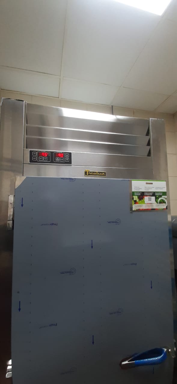 Equipo de refrigeración comercial instalado y operativo