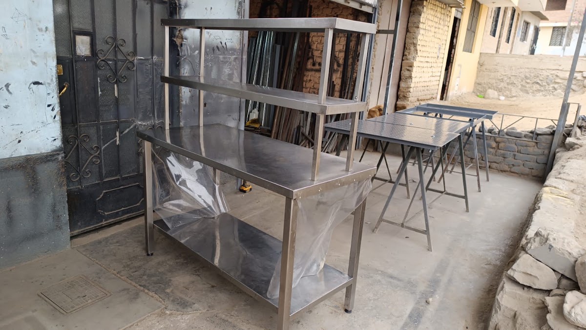 Muebles de acero inoxidable terminados en taller