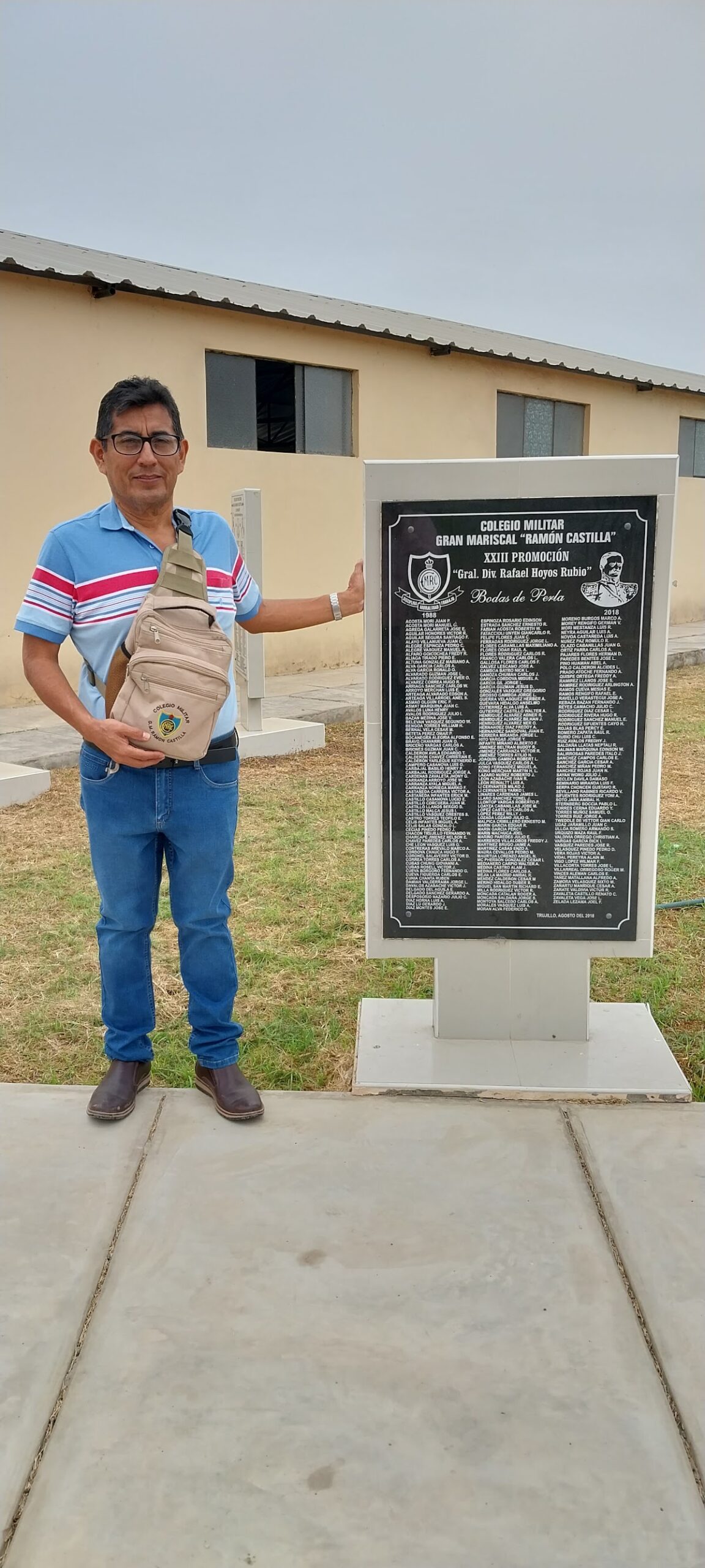 Placas conmemorativas fabricadas para el Colegio Militar Ramón Castilla