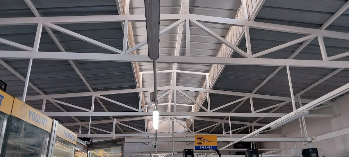 Techo metálico con tijerales fabricado e instalado por ACERCON